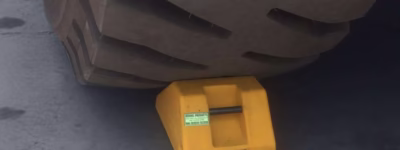 wheel-chock-for-off-highway-vehicles